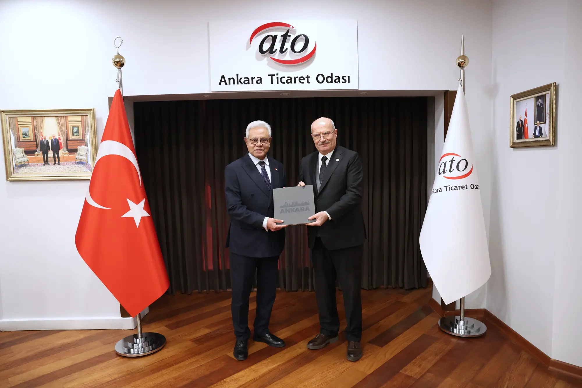 ATO Başkanı Gürsel Baran: Türkiye–Pakistan Ticaretinde 5 Milyar Dolarlık Hedefe Hazırız Ankara Ticaret Odası (ATO) Başkanı Gürsel Baran, Türkiye ile Pakistan