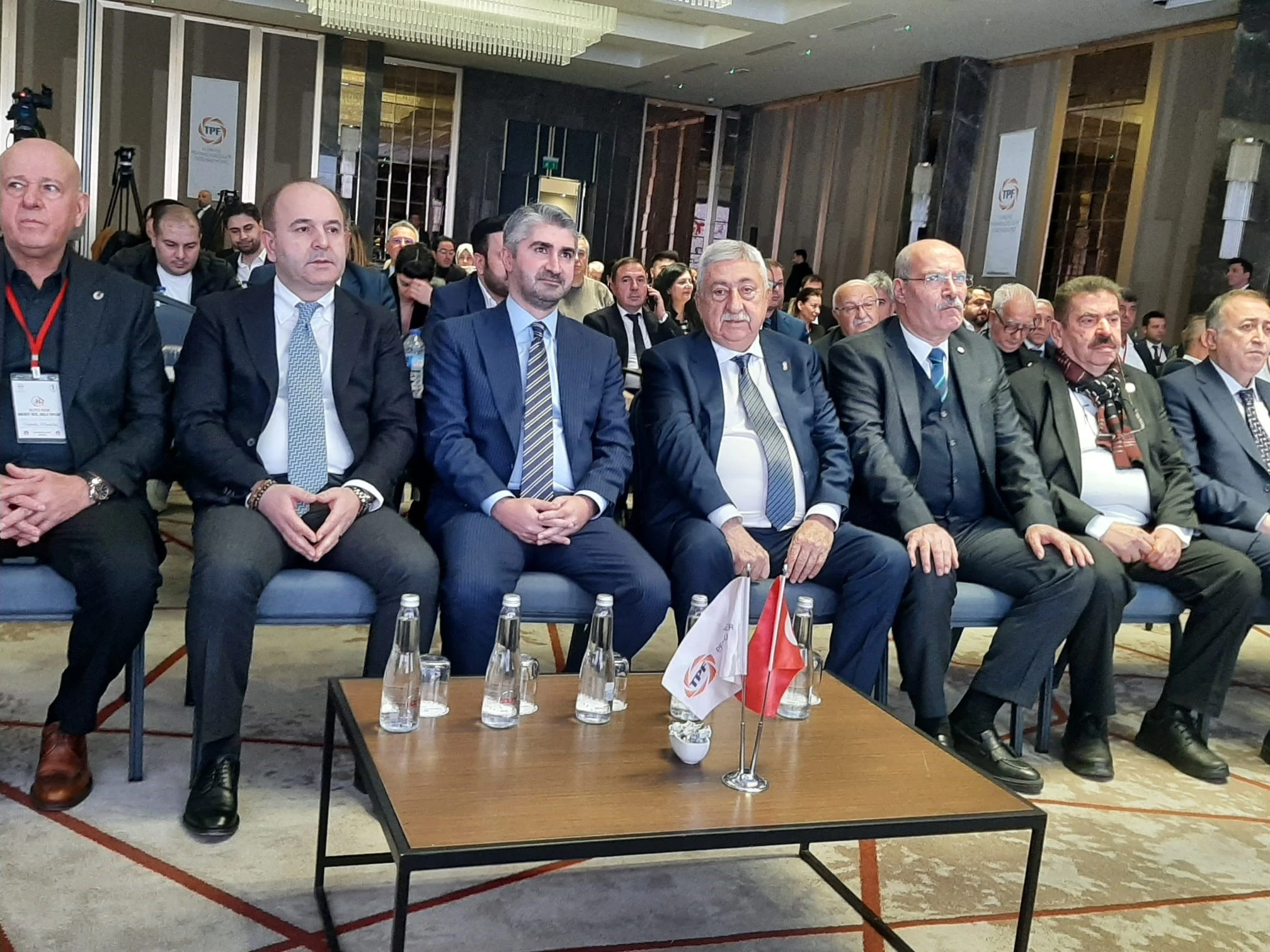 Türkiye genelinde pazar günleri market zincirlerinin kapalı olması tartışması yeniden