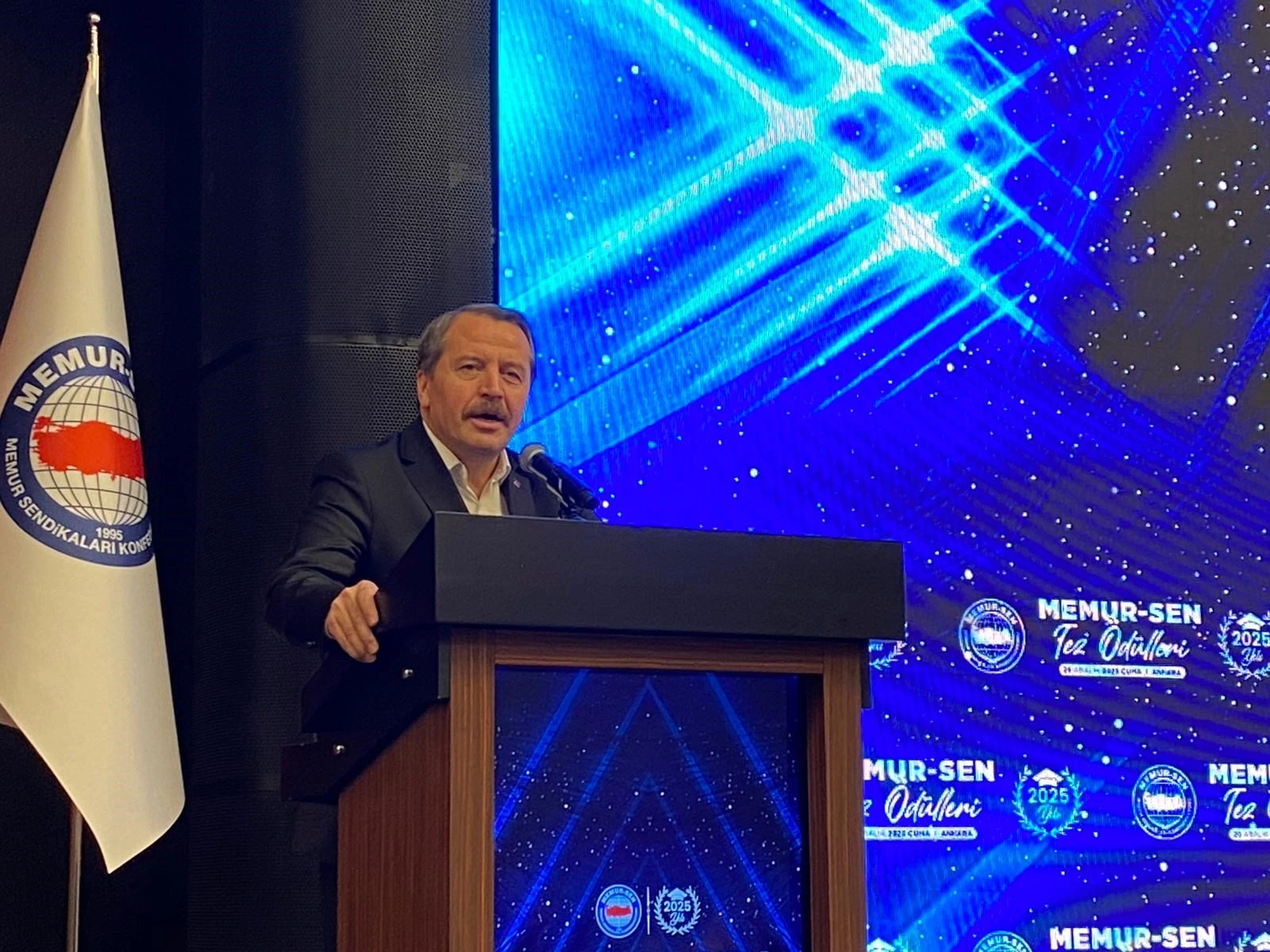 Memur Sendikaları Konfederasyonu (Memur-Sen) tarafından, memurların sorunlarına dikkat çekmek ve