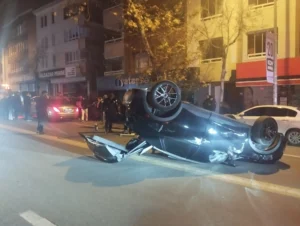 Ankara’nın Çankaya ilçesinde meydana gelen trafik kazasında üç otomobilin karışması
