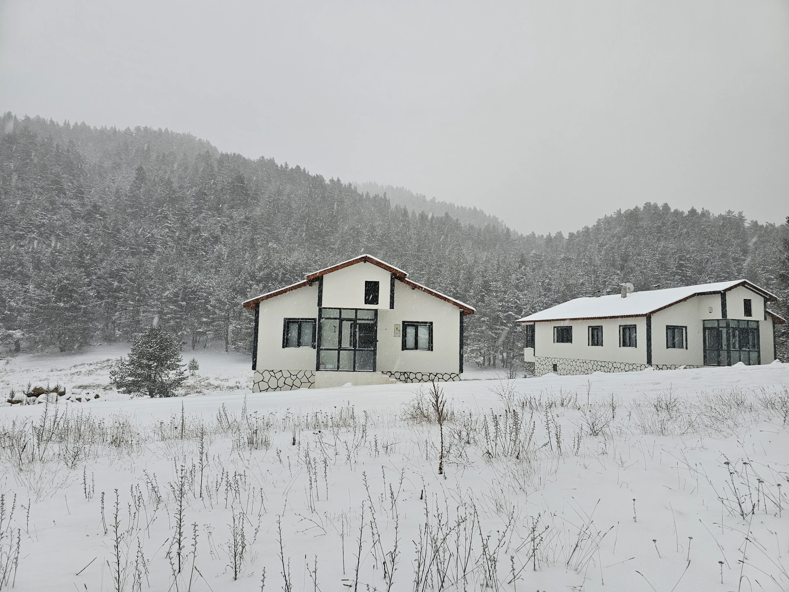 Ankara’da etkili olan kar yağışı, özellikle kentin kuzey ilçelerinde aralıklarla