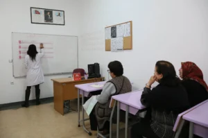 Keçiören Belediyesi’nin KEÇMEK bünyesinde ücretsiz olarak düzenlediği okuma yazma kursları,