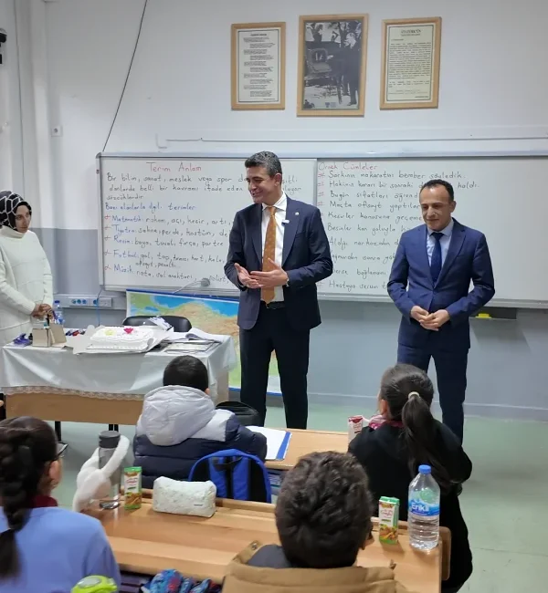 Haymana Belediye Başkanı Levent Koç, hastanede tedavi gören çocuklara verdiği