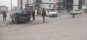 Ankara’nın Beypazarı ilçesinde meydana gelen trafik kazasında iki otomobilin çarpışması