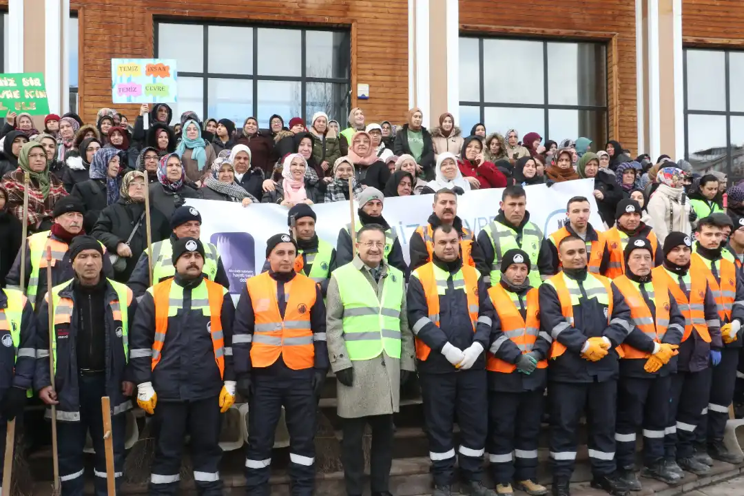 Altındağ Belediyesi, Başkan Veysel Tiryaki’nin katılımıyla temizlik seferberliği başlattı. Çevre