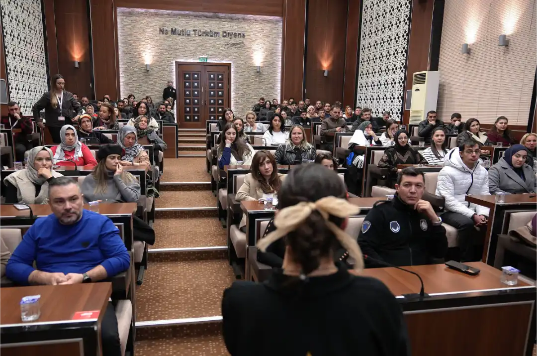 Keçiören Belediyesi personeline, Ankara İl Emniyet Müdürlüğü iş birliğiyle ‘Narko