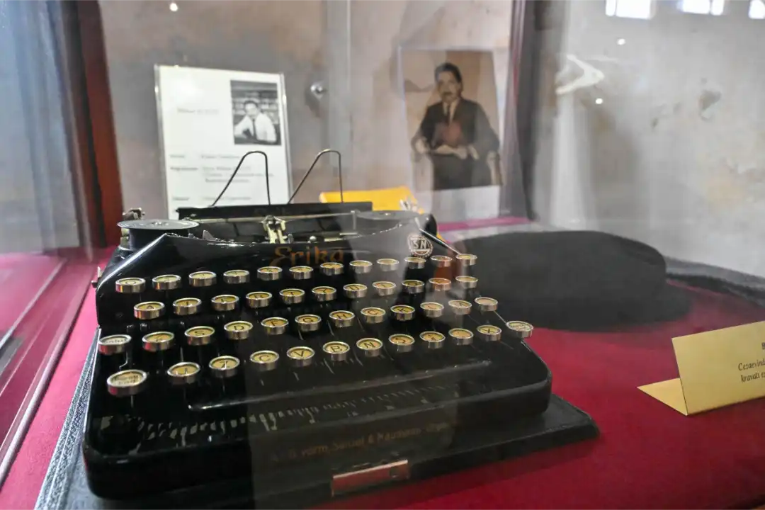 Bülent Ecevit’in 70 Yıllık Daktilosu Ulucanlar Cezaevi Müzesi’nde Sergileniyor