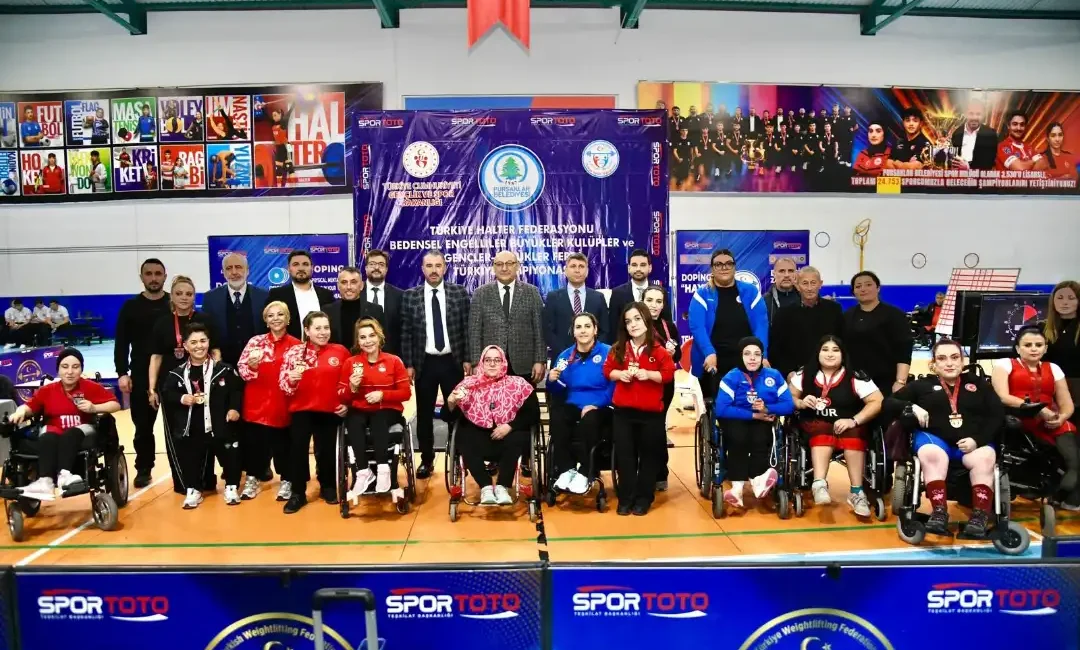 Pursaklar Kapalı Spor Salonu’nda başlayan Bedensel Engelliler Türkiye Halter Şampiyonası’nda