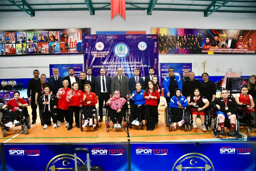 Pursaklar Kapalı Spor Salonu’nda başlayan Bedensel Engelliler Türkiye Halter Şampiyonası’nda