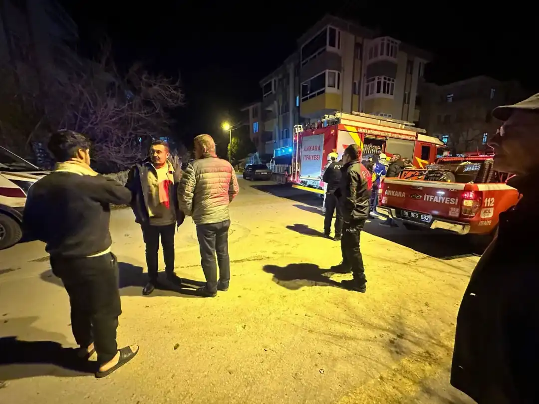 Ankara’nın Beypazarı ilçesinde bir binanın bacasında çıkan yangın, itfaiyenin hızlı