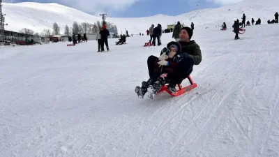 Ankara’ya yakınlığıyla dikkat çeken Elmadağ Kayak Merkezi, sömestir tatilinde Ankaralı