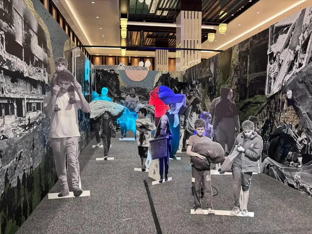 Cumhurbaşkanlığı Millet Kütüphanesi’nde açılan “Bütün Mutlu Aileler Birbirine Benzer” sergisi,