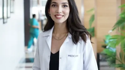 Beslenme uzmanı, ıspanak, biber ve çilek gibi sebze ve meyvelerde