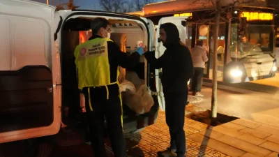 Keçiören Belediyesi, soğuk kış günlerinde sabah erken saatlerde işe ve