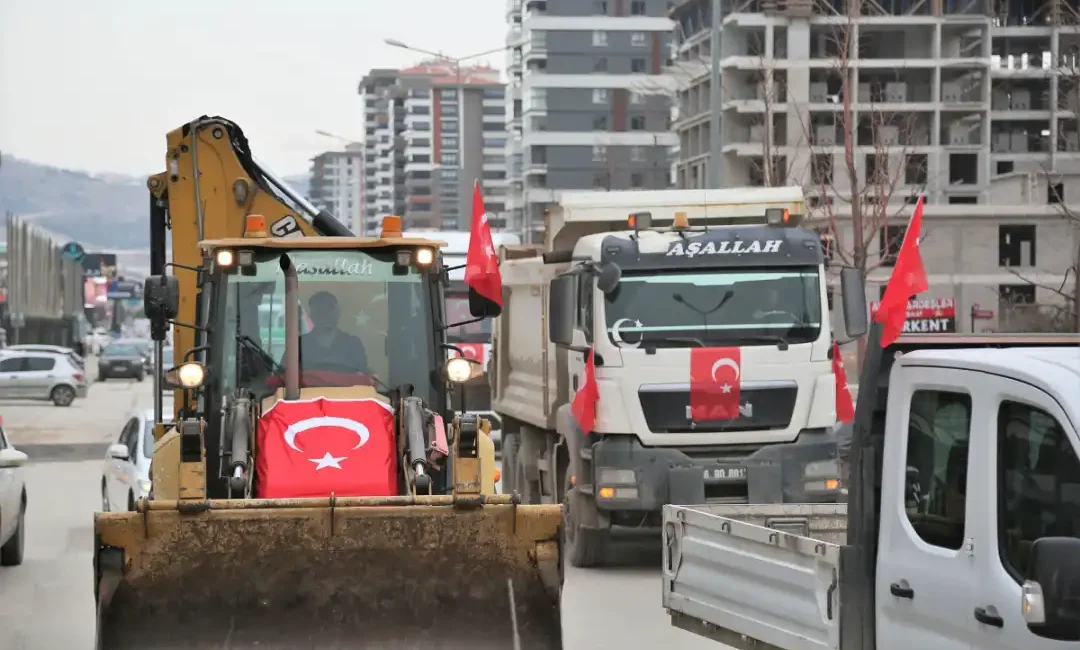 Keçiören Belediyesi, Mardin’deki Türk bayrağına yapılan saldırıya karşı belediye araçlarıyla