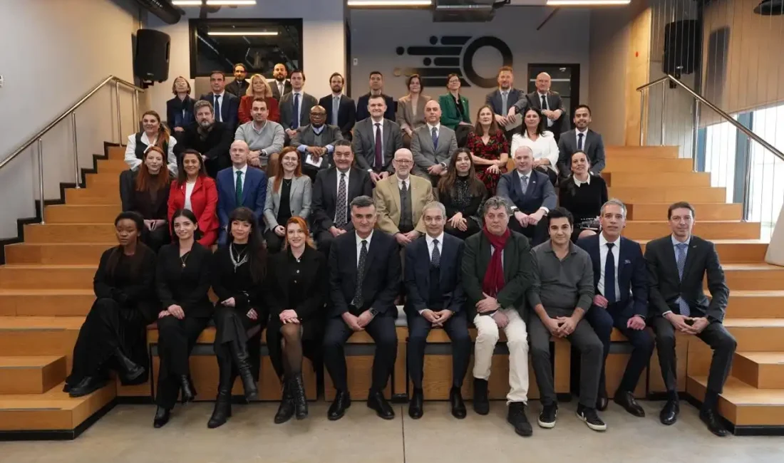 Teknoloji Diplomasisi Çevresi’nin İlk Buluşması ODTÜ Teknokent’te Gerçekleşti Teknoloji Diplomasisi Çevresi’nin ilk etkinliği ODTÜ Teknokent’te gerçekleştirildi. Büyükelçiler ve