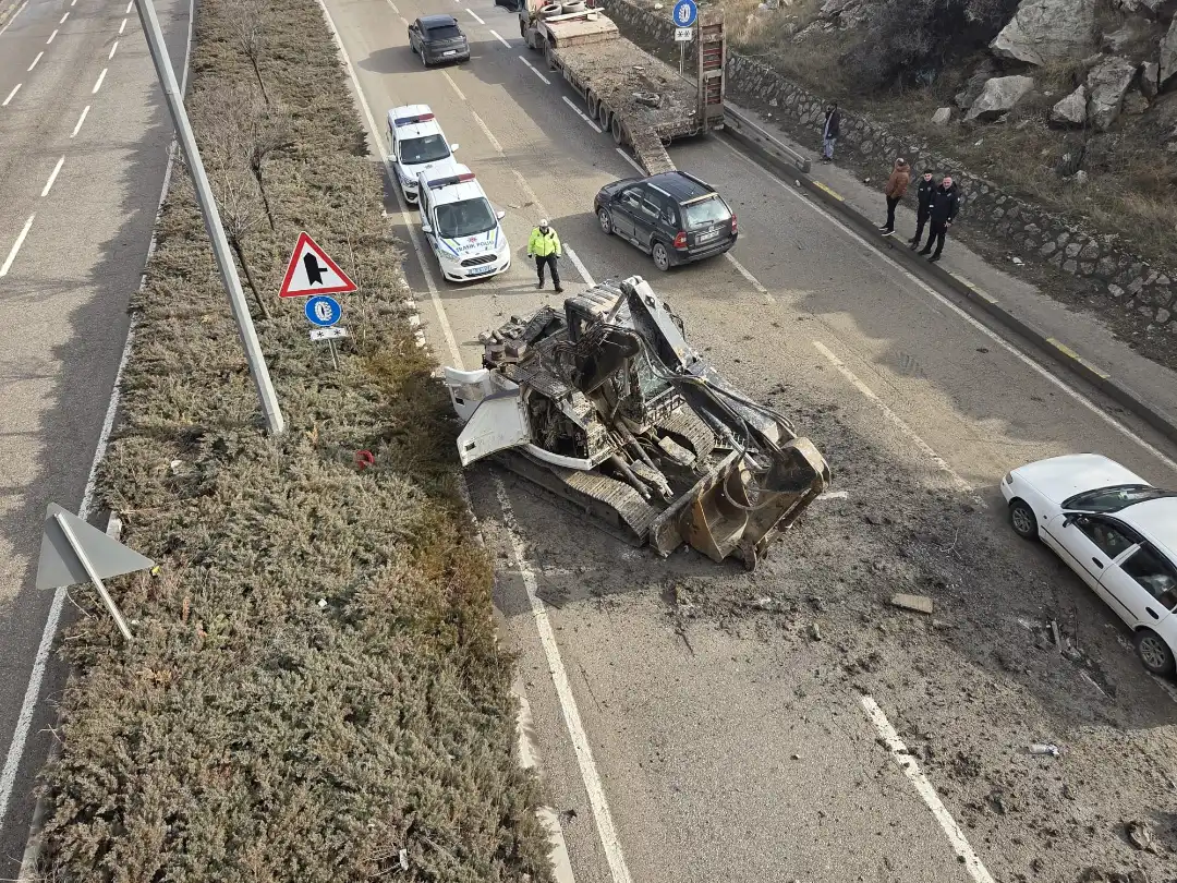 Ankara’nın Elmadağ ilçesinde Samsun Yolu üzerinde seyreden bir tırın dorsesindeki