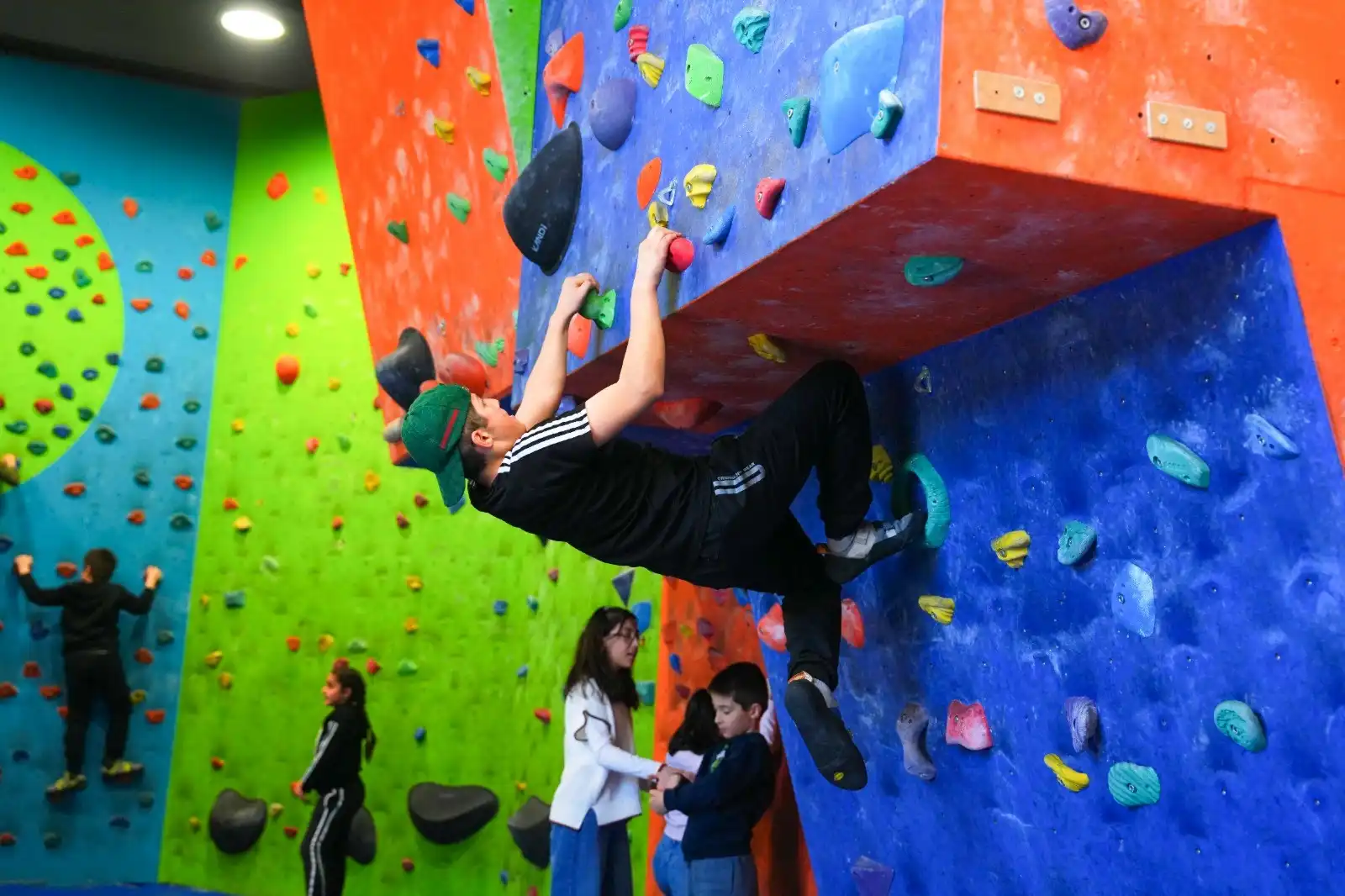 Gölbaşı Belediyesi, yarıyıl tatiline giren çocuklar için ücretsiz buz pateni,