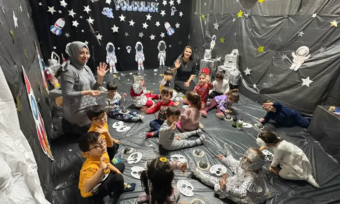 Sincan Belediyesi Bebek Kütüphanesi’nde düzenlenen etkinlikte 0–3 yaş grubundaki çocuklar