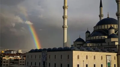 Ankara’da yağmur sonrası oluşan gökkuşağı, Kocatepe Camii semalarında görsel şölen