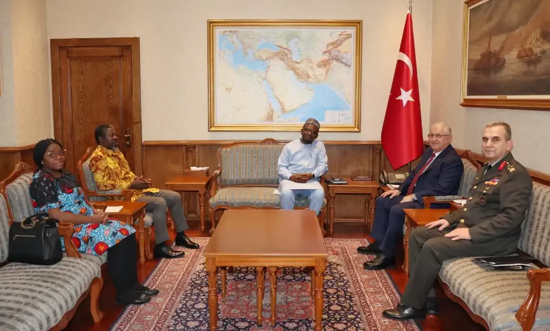 Milli Savunma Bakanı Yaşar Güler, Gana’nın Ankara Büyükelçisi Abdul Nasiru-Deen’i