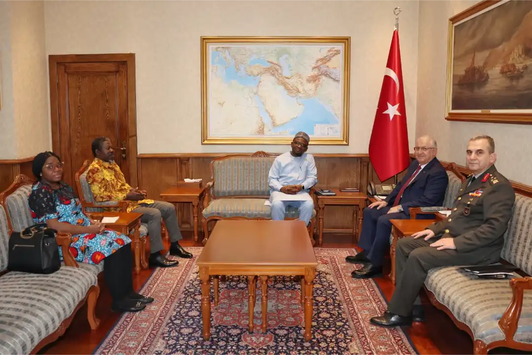 Milli Savunma Bakanı Yaşar Güler, Gana’nın Ankara Büyükelçisi Abdul Nasiru-Deen’i