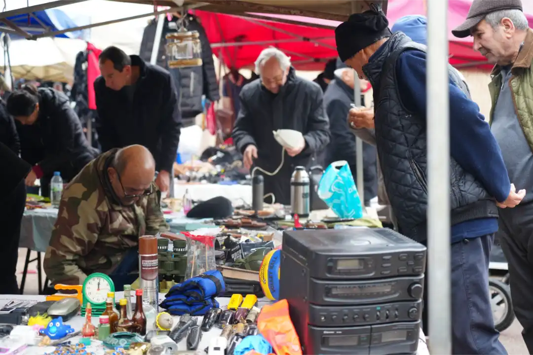 Ankara Ulus’ta İtfaiye Meydanı’nda kurulan Ankara Bit Pazarı, ikinci el