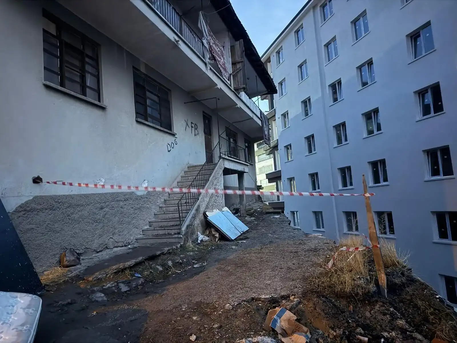 Altındağ Feridun Çelik Mahallesi’nde bitişik parselde yapılan inşaat kazısı nedeniyle