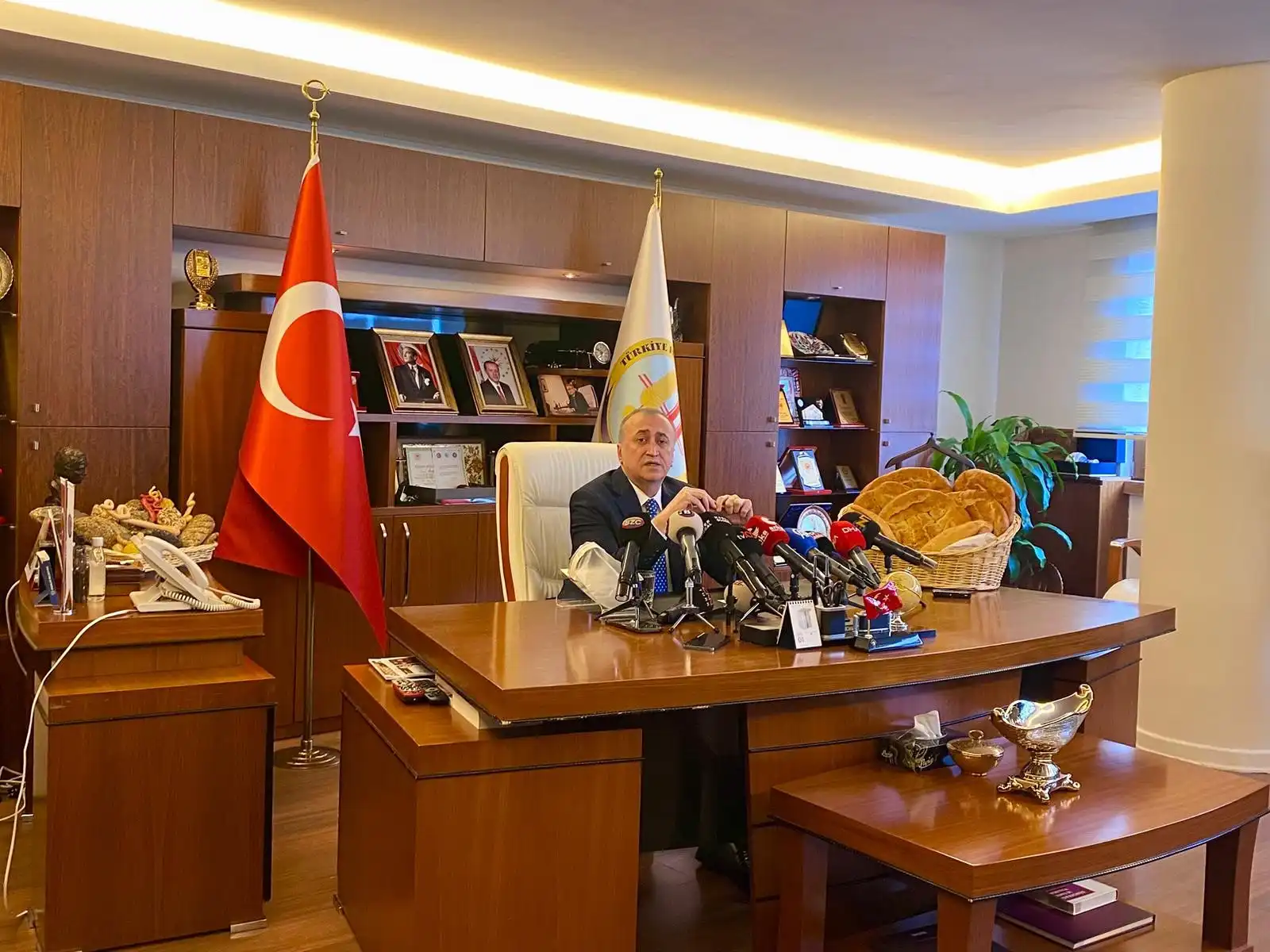 Ramazan pidesi fiyatları açıklandı. Türkiye genelinde ramazan pidesinin 250 gramı