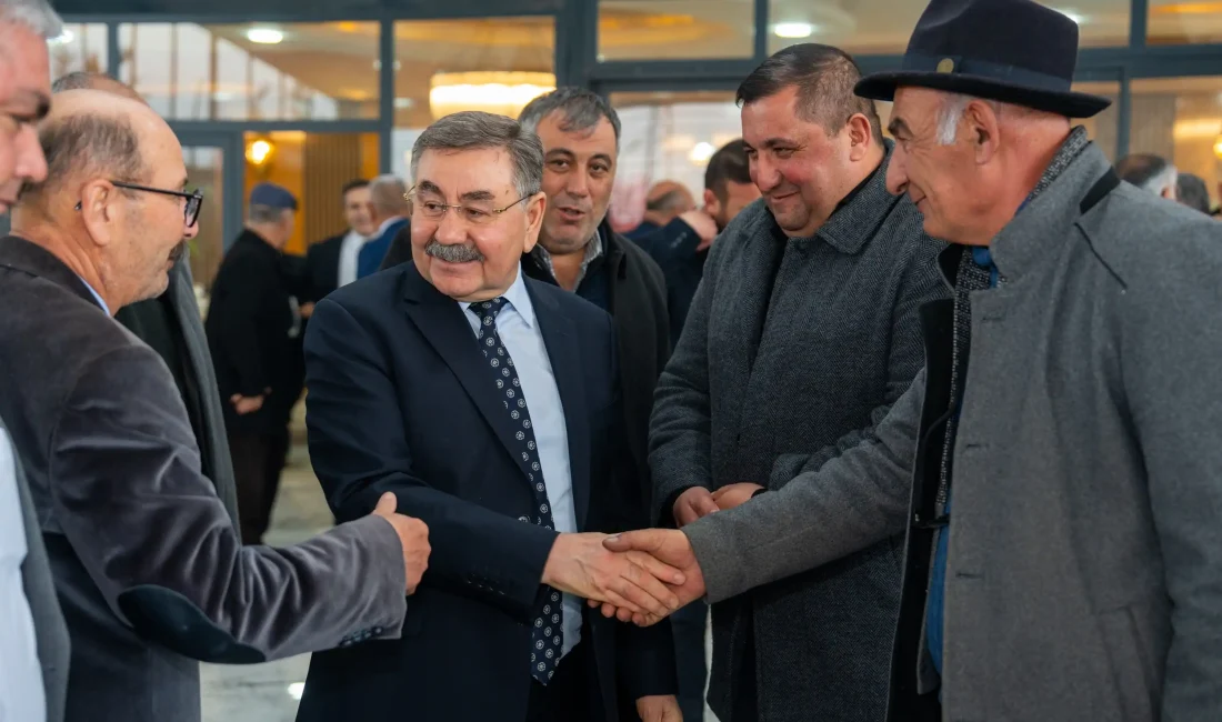 Gölbaşı Belediye Başkanı Yakup Odabaşı, muhtarlarla istişare toplantısında bir araya
