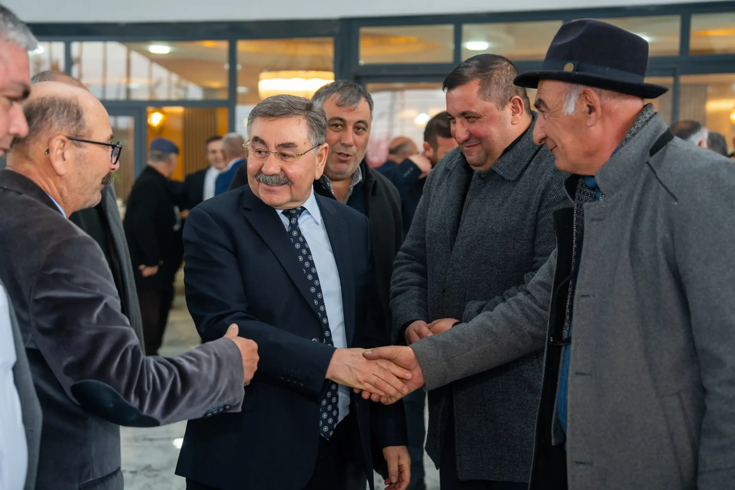 Gölbaşı Belediye Başkanı Yakup Odabaşı, muhtarlarla istişare toplantısında bir araya