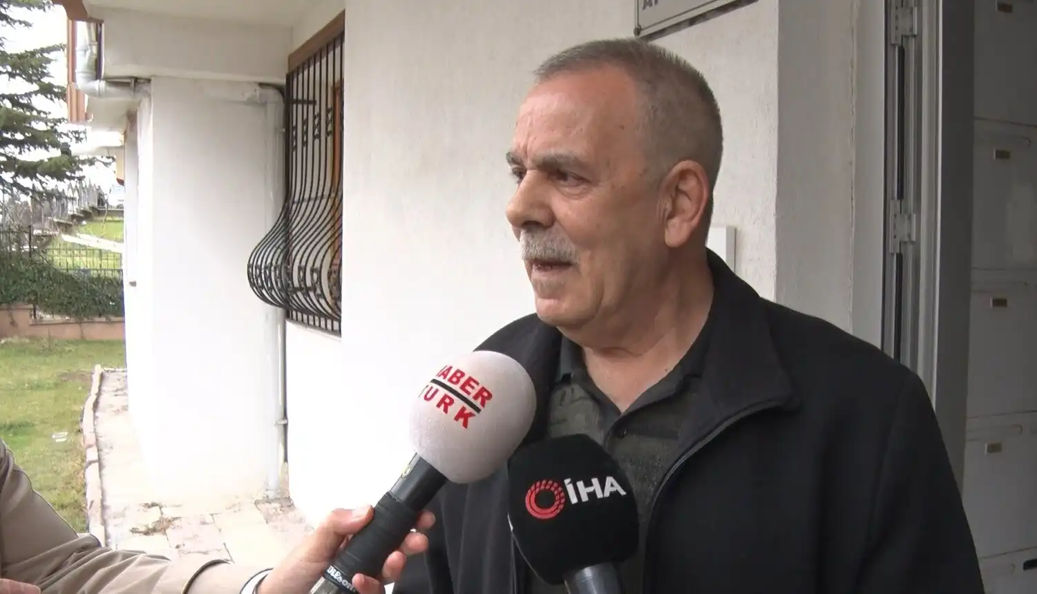 Ankara’nın Keçiören ilçesinde cezaevinden izinli çıkan bir şahıs, annesini, kızını
