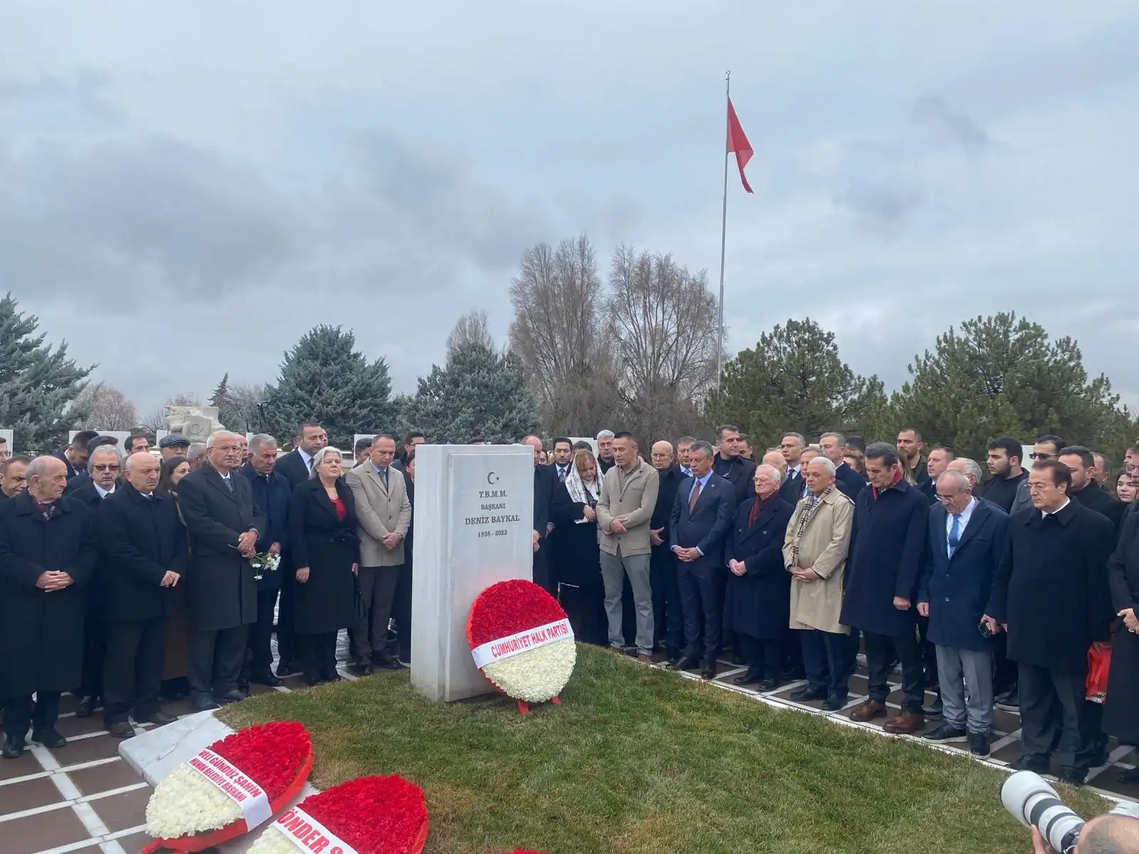 CHP’nin eski Genel Başkanı Deniz Baykal, vefatının 3. yılında Ankara’daki