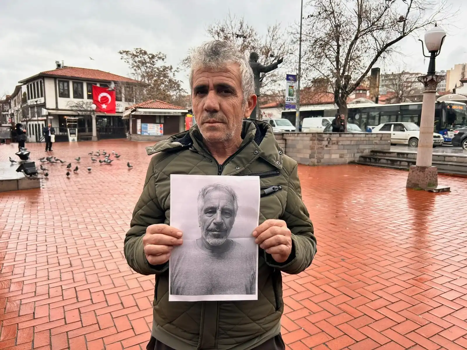 Kayseri’de yaşayan Rıfat Özdemir, sosyal medyada Jeffrey Epstein’e benzetilmesi nedeniyle