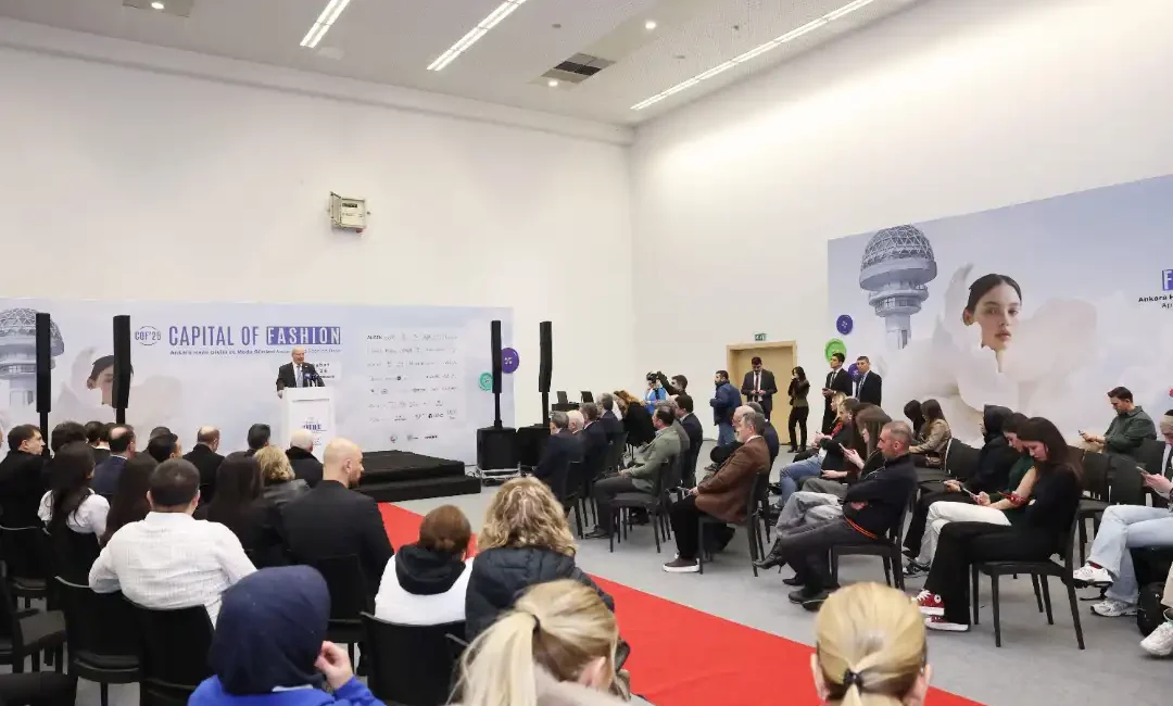 Başkent’te Moda Rüzgârı: Ankara Hazır Giyim ve Moda Günleri Başladı Ankara Hazır Giyim ve Moda Günleri (COF’26), ATO Congresium’da kapılarını