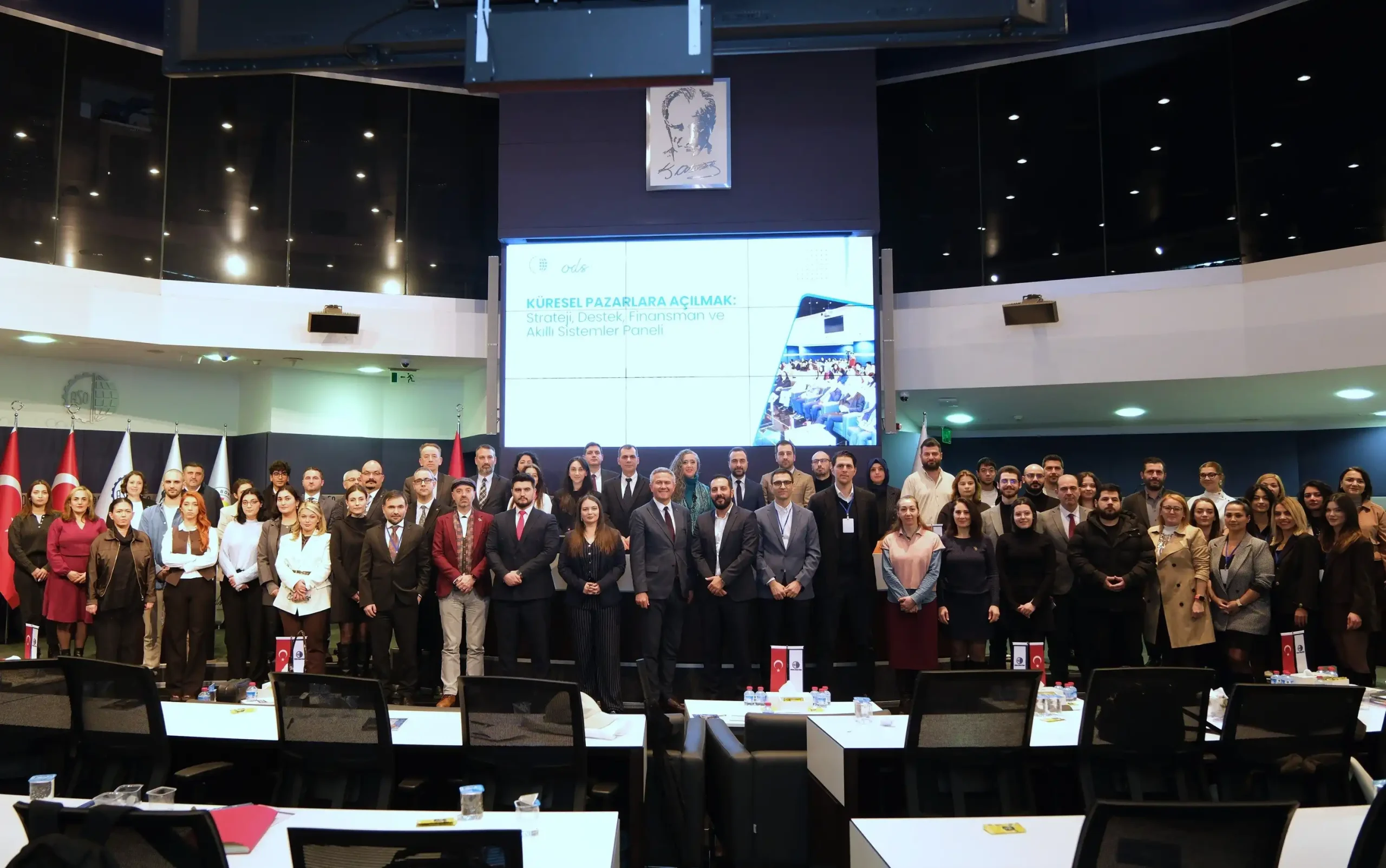 Ankara Sanayi Odası’nda düzenlenen panelde, sanayicilerin küresel pazarlara açılma stratejileri