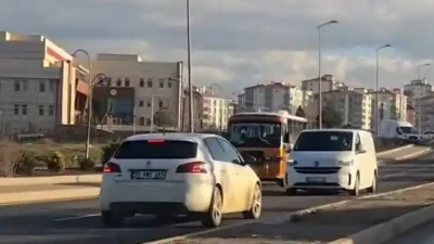 Ankara’nın Polatlı ilçesinde ters şeride girerek trafiği tehlikeye atan sürücüye
