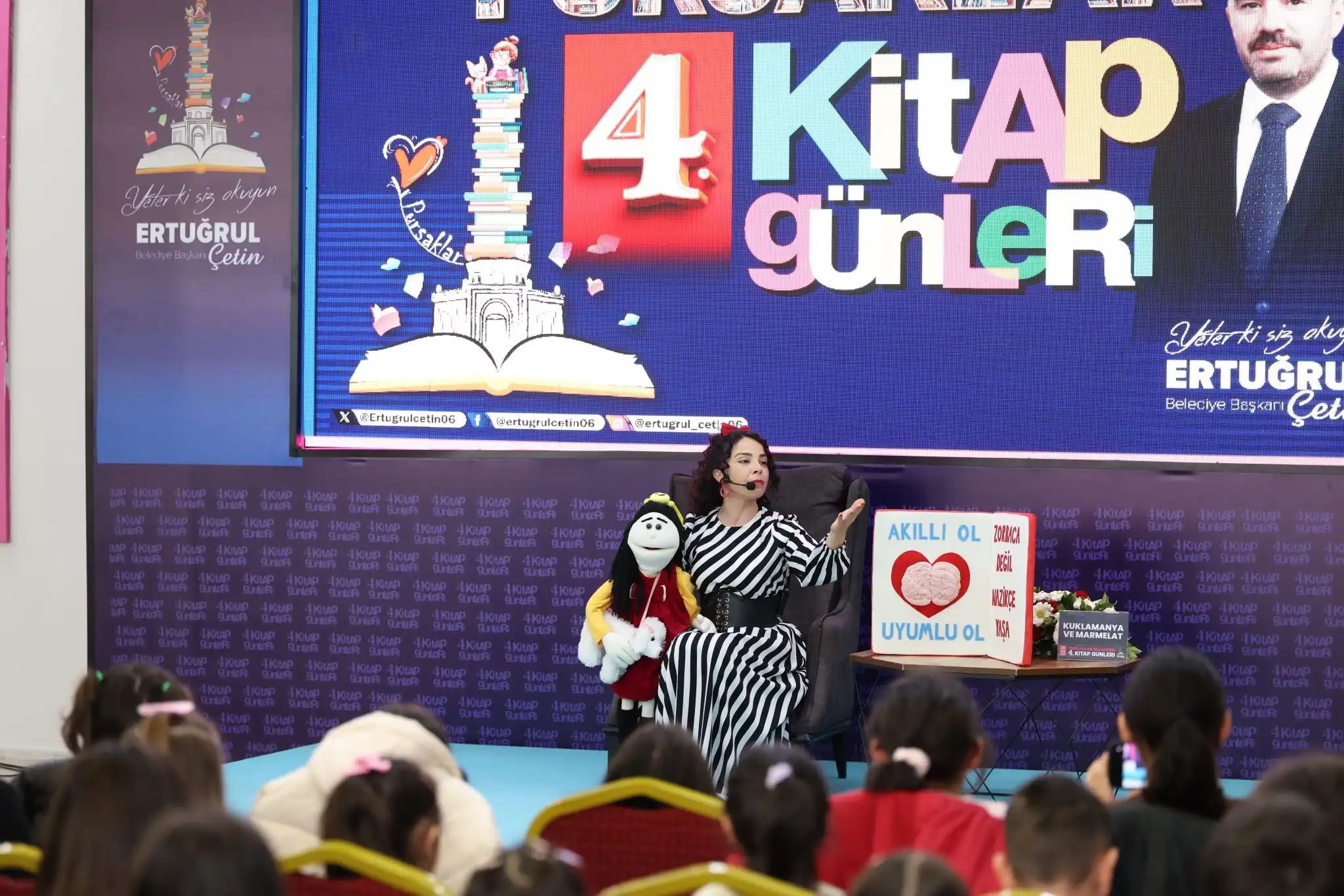 Ankara Pursaklar’da düzenlenen 4. Kitap Günleri, on binlerce ziyaretçiyi yazarlar