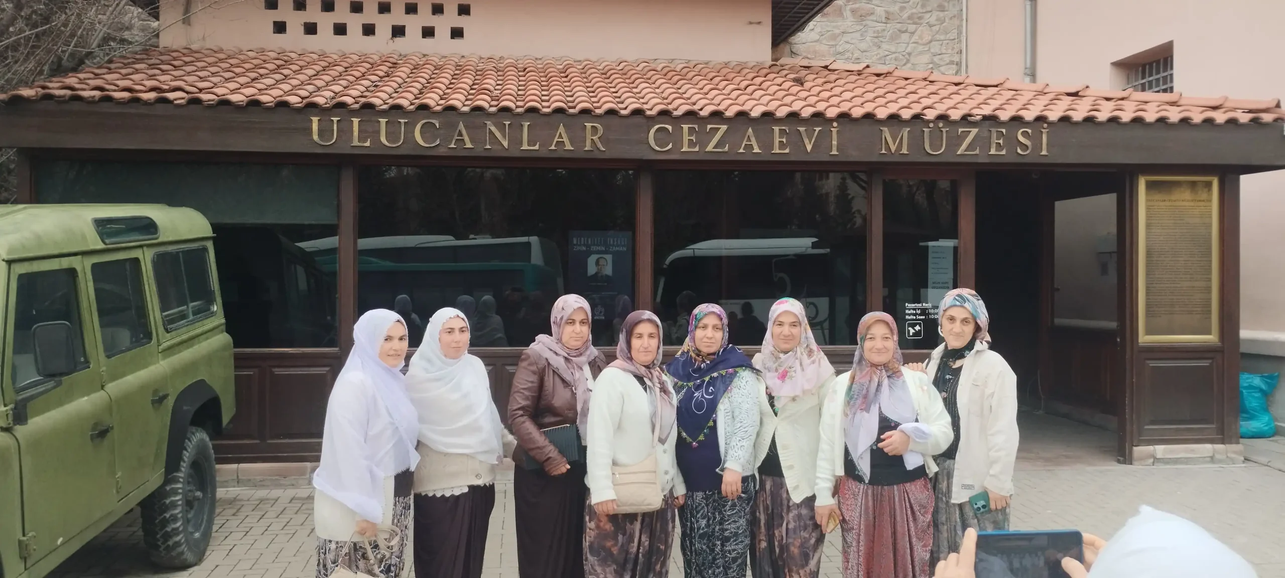 Cumhurbaşkanı Erdoğan’ın davetiyle Ankara’ya gelen Eskişehir Mihalgazili kadınlar, Altındağ’da Ulucanlar