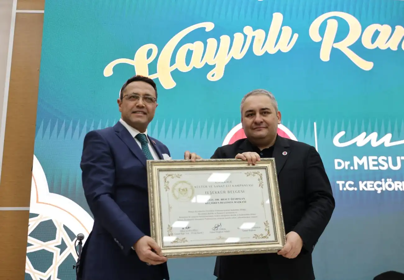 Keçiören Belediye Başkanı Mesut Özarslan, Mevlana Kültür Merkezi’nde düzenlenen iftar