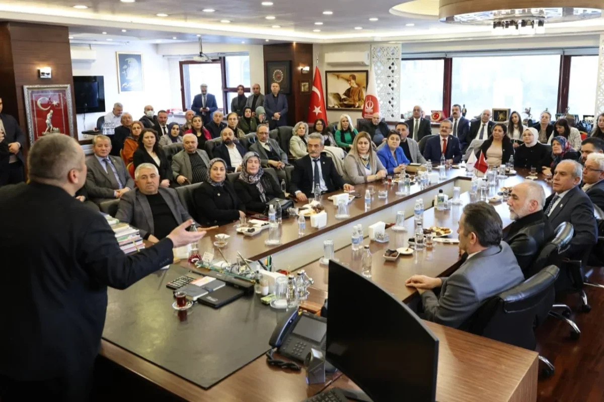 Keçiören Muhtarlar Derneği Başkanı ve ilçedeki muhtarlar, Keçiören Belediye Başkanı