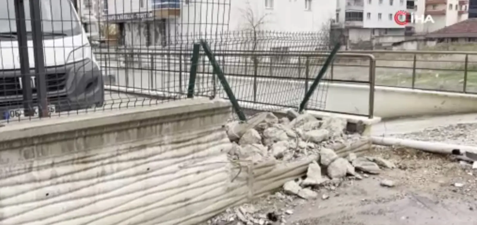 Ankara Etimesgut’ta freni boşalan tır, bir özel eğitim ve rehabilitasyon