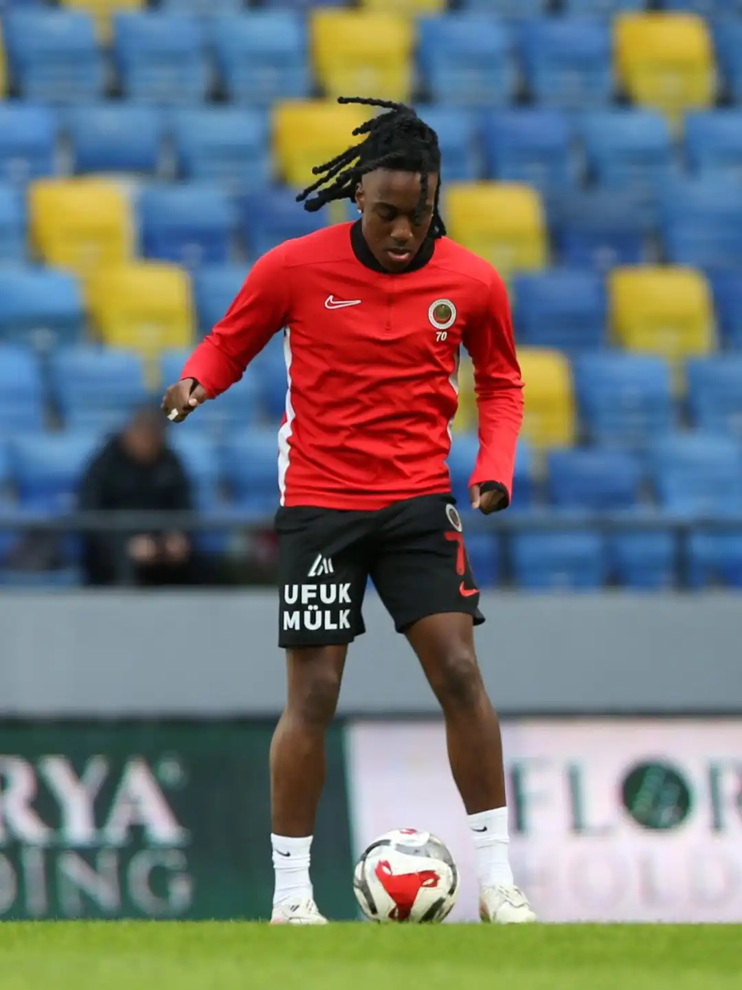 Gençlerbirliği’nin orta saha oyuncusu Franco Tongya, 4 sarı kart nedeniyle